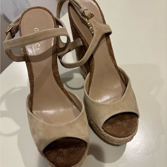 Gucci wedge espadrilles, good shape, tiny stain in the front, - Picture 1 of 4